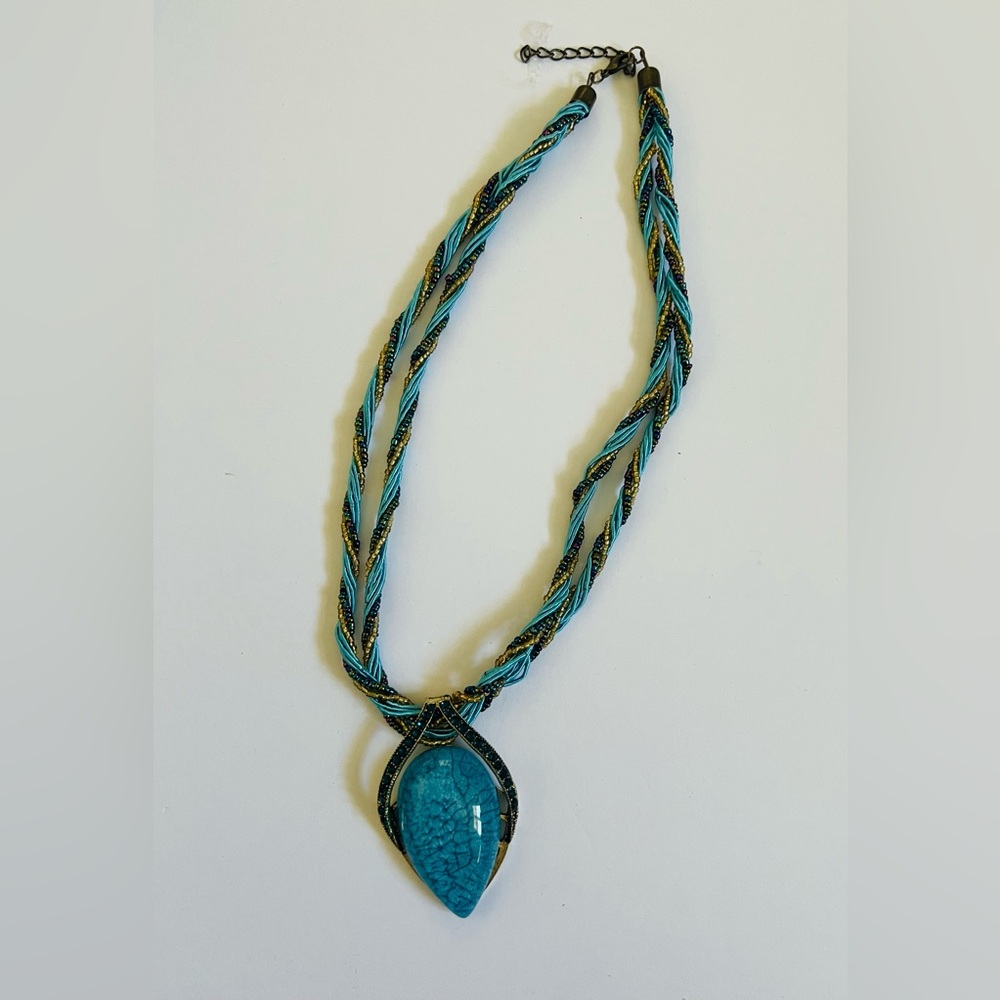 NEW Elegant Blue & Gold Tone Pendant Necklace✨